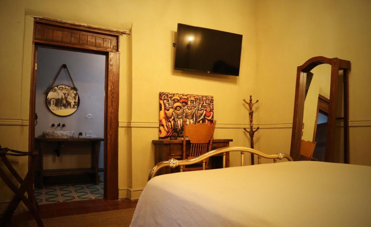 La Casa Del General Hotel Boutique Идальго-дель-Парраль Экстерьер фото